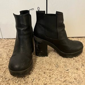 H&M Divided black chunky heel boots 💛